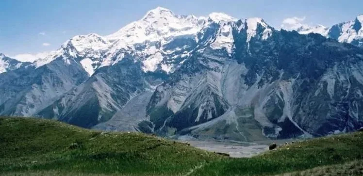 Қырғызстан ТЖМ ресейлік альпинист әйелді іздеуді уақытша тоқтатты