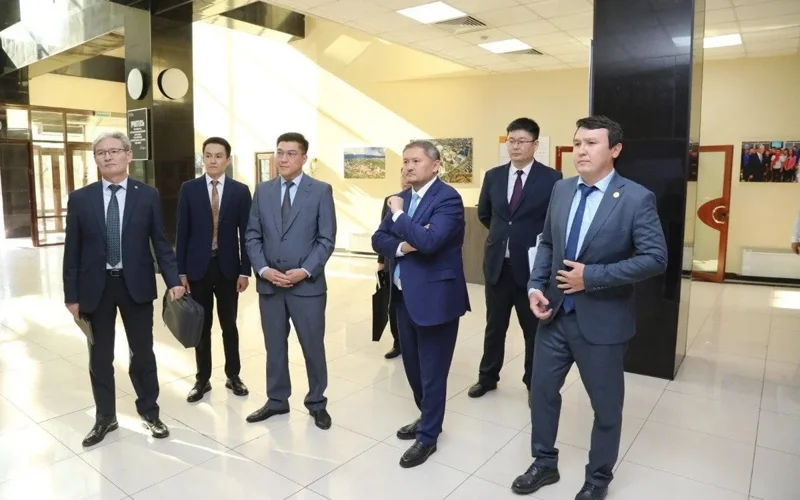 Kazakh and Kyrgyz Ministers of Higher Education visit KazNU branch in Bishkek