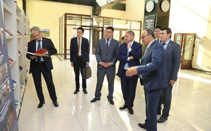 Министры высшего образования Казахстана и Кыргызстана посетили филиал КазНУ в Бишкеке Министры высшего образования Казахстана и Кыргызстана посетили филиал КазНУ в Бишкеке