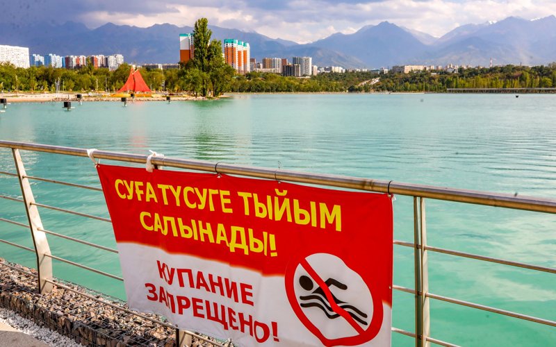 Благоустройство озера Сайран: стройка продолжается, отдыхающие уже гуляют