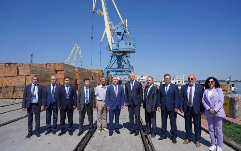 Kazakh Ambassador to Russia and Astrakhan region governor discuss cooperation Kazakh Ambassador to Russia and Astrakhan region governor discuss cooperation