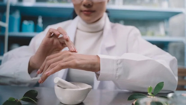 Two Iranian scientists contribute to development of world’s first fully-functional lab-grown human skin