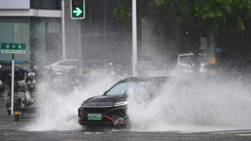 Более 20 тысяч жителей китайской провинции Хайнань эвакуированы из-за тайфуна «Кадзики»