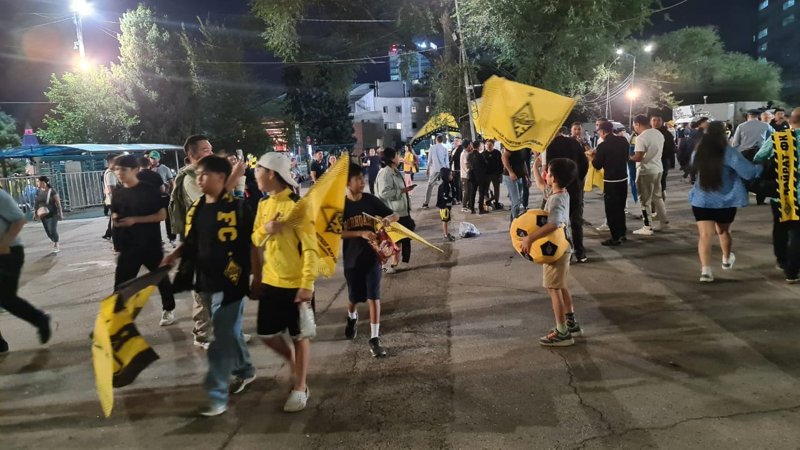 «Qaırat» - «Seltık»: jankúıerler Ortalyq stadıonǵa jınalyp jatyr «Qaırat» - «Seltık»: jankúıerler Ortalyq stadıonǵa jınalyp jatyr