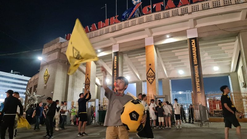 «Qaırat» - «Seltık»: jankúıerler Ortalyq stadıonǵa jınalyp jatyr «Qaırat» - «Seltık»: jankúıerler Ortalyq stadıonǵa jınalyp jatyr