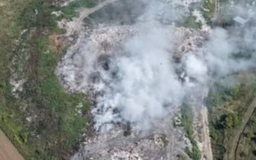 В городе Алтай в ВКО несколько дней не могут потушить пожар на свалке