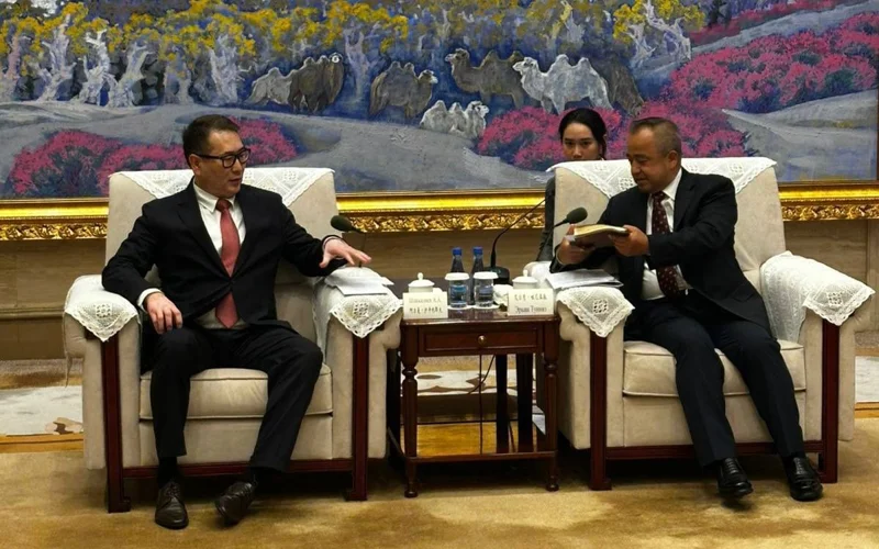 переговоры в Урумчи Армана Шаккалиева с Эркином Туниязом.