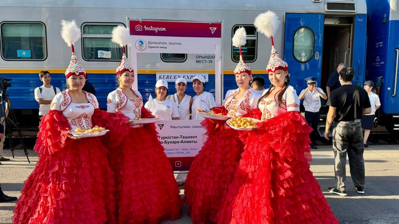 Более 130 пассажиров отправились в путешествие на турпоезде «Keruen Express» Более 130 пассажиров отправились в путешествие на турпоезде «Keruen Express»
