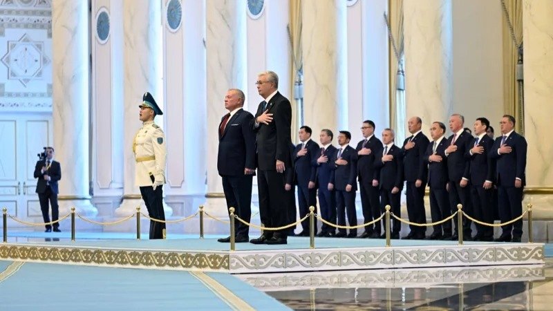 By tradition, the Guard of Honor lined up to welcome the high-profile guest in the Ceremonial Hall. By tradition, the Guard of Honor lined up to welcome the high-profile guest in the Ceremonial Hall.