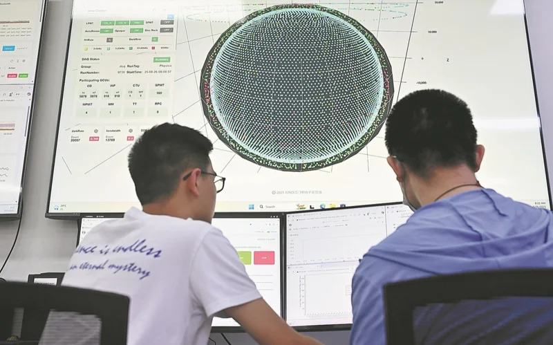 Крупнейший в мире детектор нейтрино запущен в Китае