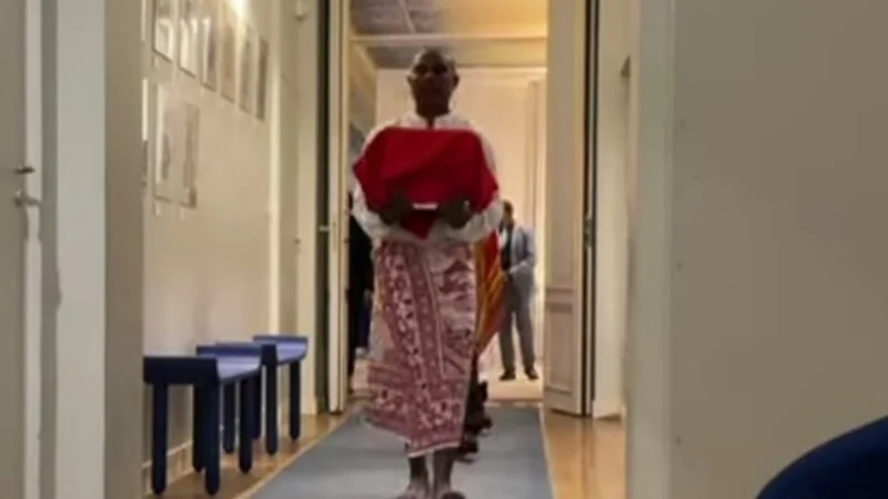 Франция бір ғасыр бұрын өлтірілген корольдің бас сүйегін Мадагаскарға қайтарды