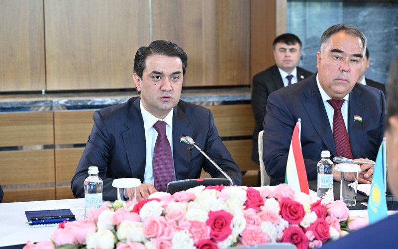 Rýstamı Emomalı Májilis spıkeri Tájikstan Madjlısı Olı Madjlısı mıllı tóraǵasymen kezdesti