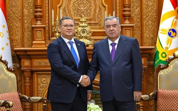 Tajik President signs cooperation agreement for CA development in 21st century