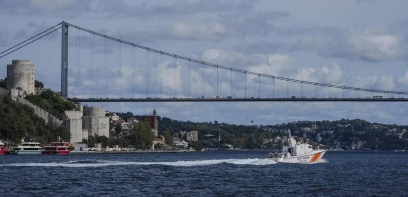Продолжаются поиски российского пловца, пропавшего во время заплыва через Босфор 