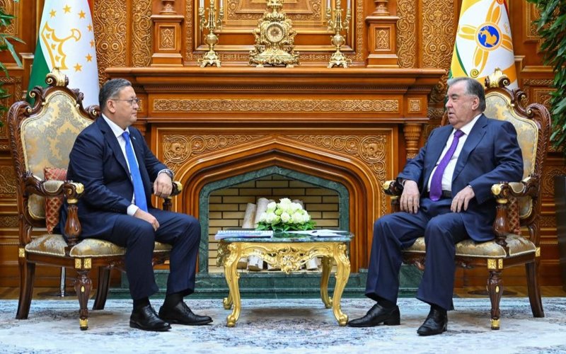 Tajik President signs Treaty of Friendship in 21st Century Tajik President signs Treaty of Friendship in 21st Century