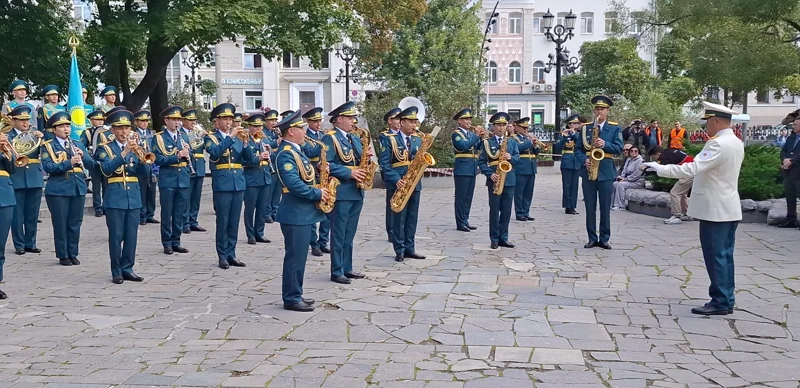 Qazaqstandyq áskerı orkestr Máskeýde óner kórsetti