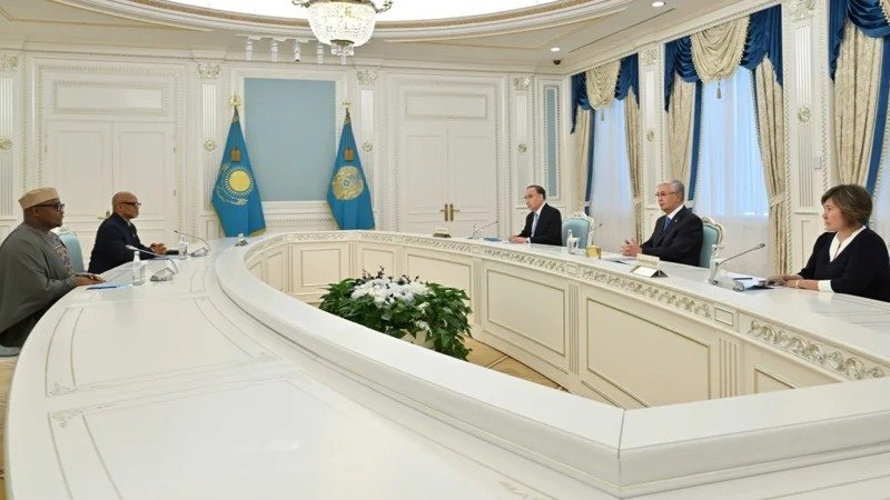 President Head of State meets special envoy of Sierra Leone’s president