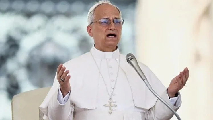Pope Leo XIV greets Kazakh pilgrims arrived to attend Angelus prayer