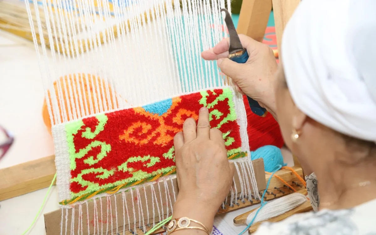 Желідегі жапондық порно шоу Жасанды мүшесі бар лесбиянка