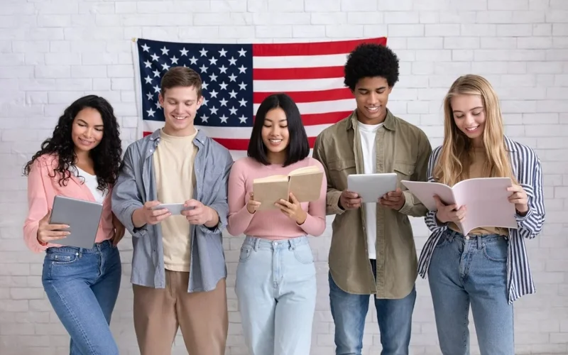 Трамп әкімшілігі студенттер мен журналистер үшін виза тәртібін күшейтеді