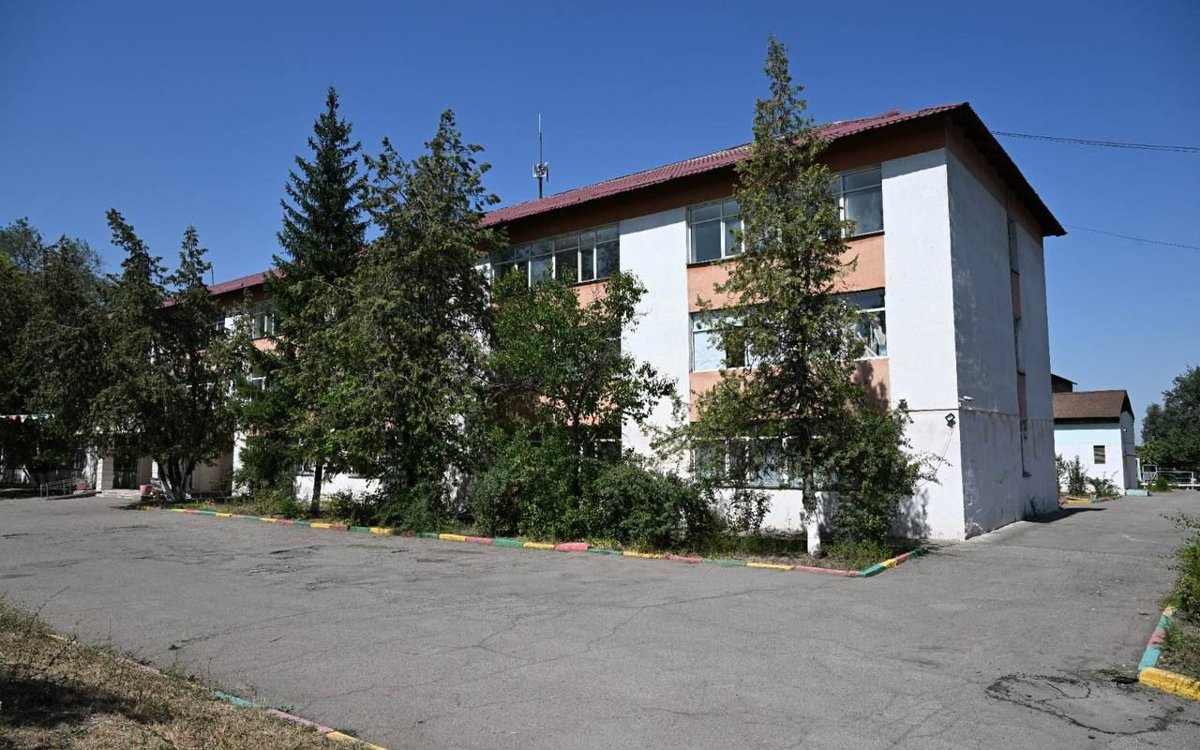 Қалың әтештің әсерінен жақыннан анальды секс