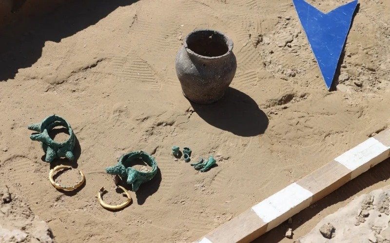 Unique bronze age artifacts discovered in Turkistan region