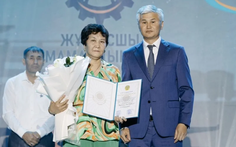 Аким области Улытау наградил шахтеров и обогатителей