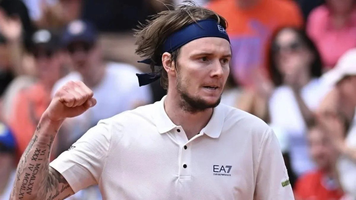 Александр мұрынды жалаңаш