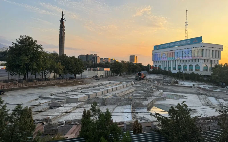 Фонтан у площади Республики в Алматы: на каком этапе реконструкция