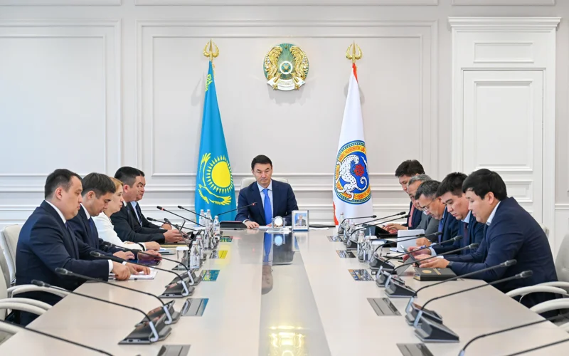 Аким города Алматы Дархан Сатыбалды провел рабочее совещание