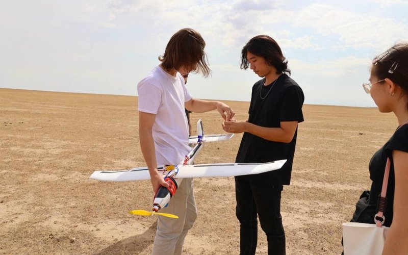 дроны, спутники