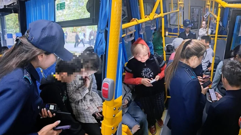 Қарағандыда полиция концерт барысында адасқан 235 баланы ата-анасына табыстады  Ақпарат көзі Polisia.kz сайтында: https://polisia.kz/shahterler-kuni-qaraghandyda-politsiya-kontsert-barysynda-adasqan-235-balany-ata-anasyna-tabystady/