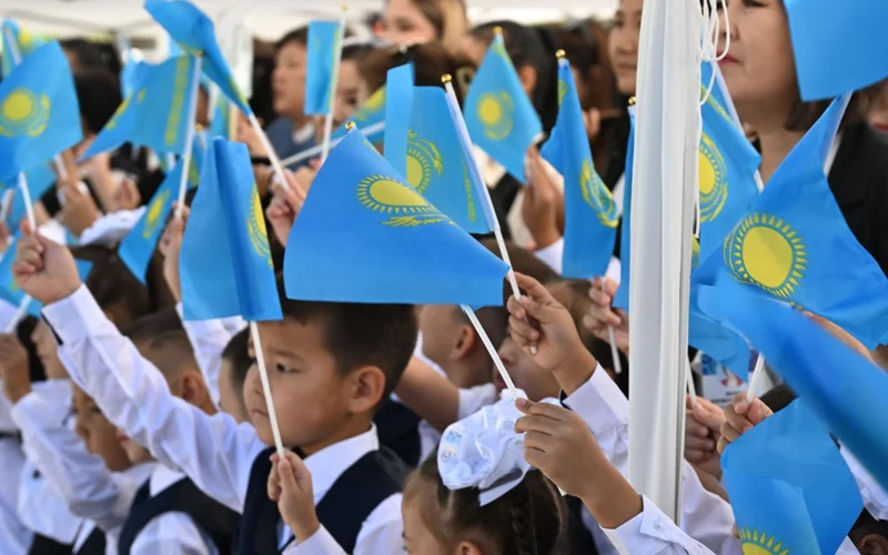 дети, школьники, флаги