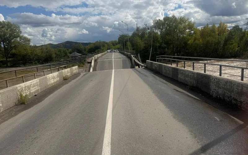 Өскеменде көпір құлады