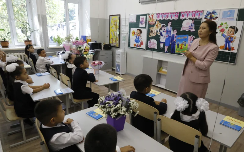 Первый звонок прозвенел в школах Алматы