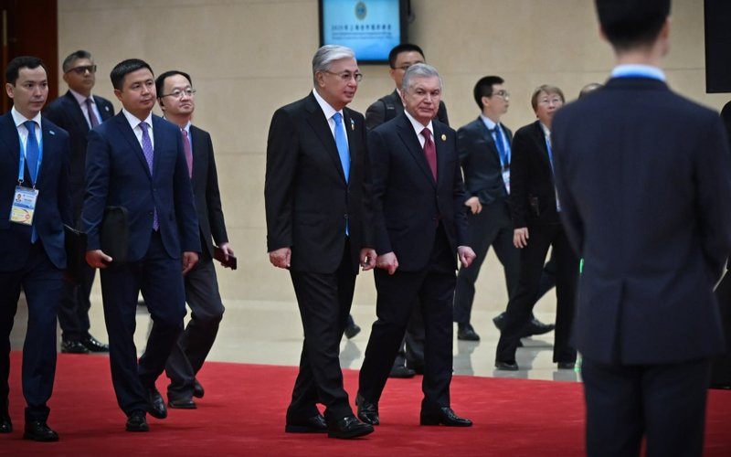 ШҲТга аъзо давлатлар Давлат раҳбарлари кенгаши иштирокчилари биргаликда суратга тушишди