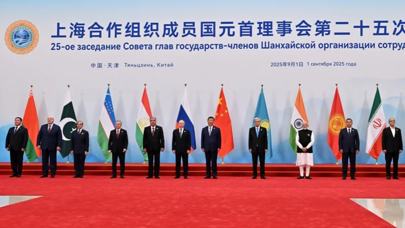 ШЫҰ-ға мүше мемлекеттер басшылары кеңесіне қатысушылар бірге суретке түсті