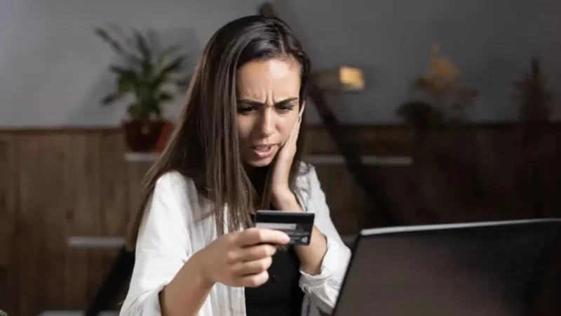 қыз тергеуге ілікті