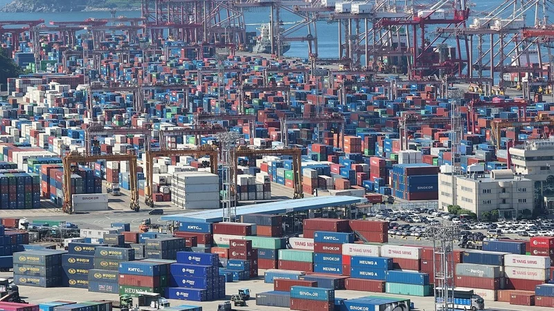 S. Korea's exports rise 1.3 pct on-year in Aug. on robust chip demand: data