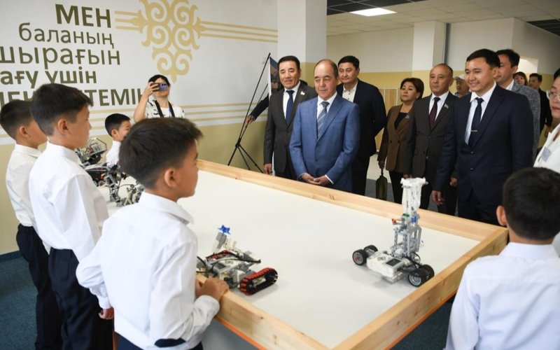 Батыс Қазақстанда келешек мектебі есігін айқара ашты Батыс Қазақстанда келешек мектебі есігін айқара ашты