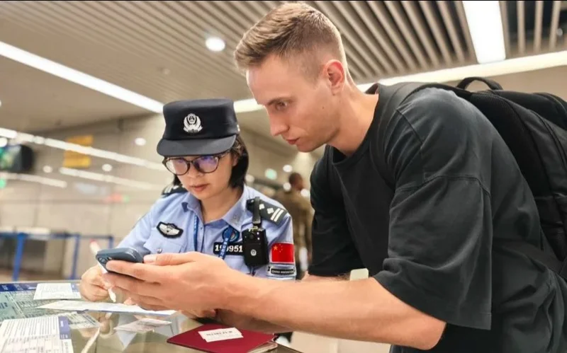 Китай введет на год безвизовый режим для россиян