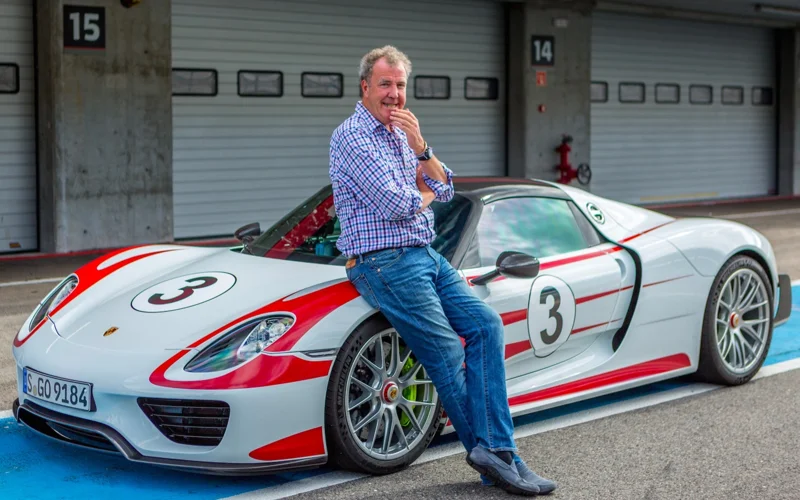 Легендарный ведущий Top Gear задумался о переезде из Великобритании после «худшего года в своей жизни»