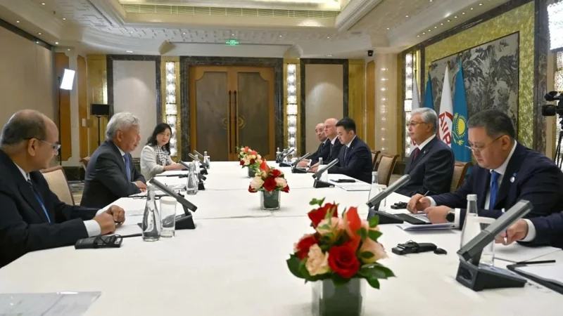 Head of State and AIIB President hold talks in Beijing