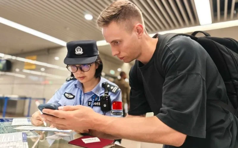 Китай введет на год безвизовый режим для россиян