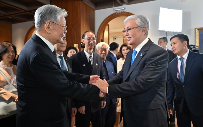 The Head of State had a warm conversation with the representatives of the Club of Friends of Kazakhstan and former Chinese ambassadors to Kazakhstan. China, Tokayev
