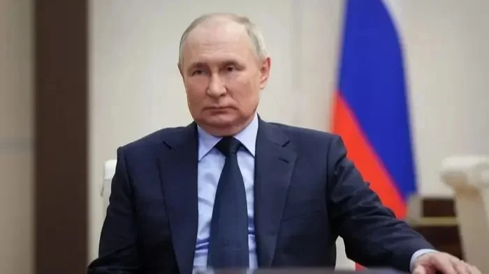 Путин Зеленскиймен кездесуді Мәскеуде өткізуді ұсынды