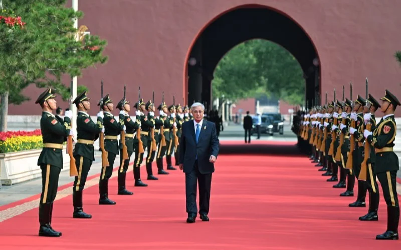 Prezıdent Beıjińdegi Tıananmen alańyna bardy