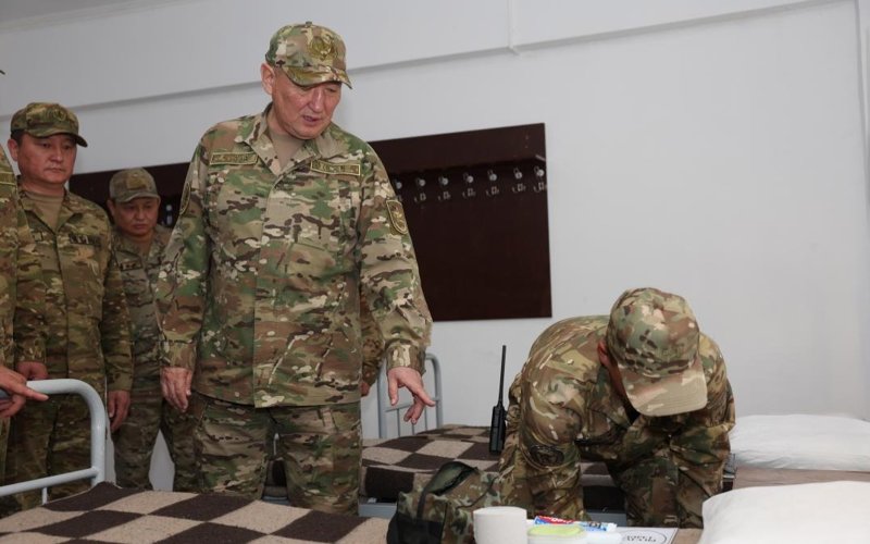 Министр обороны Казахстана проверил боевую готовность Шымкентского гарнизона