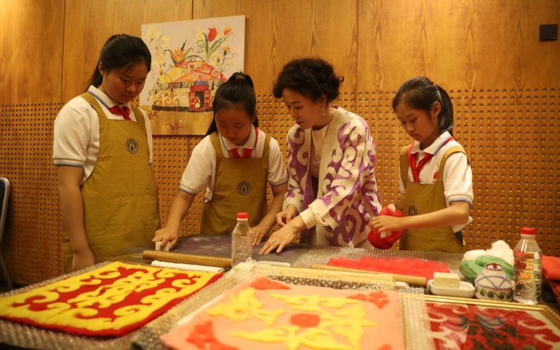 哈萨克斯坦首个海外文化中心在北京揭幕 成两国文化交流新平台 哈萨克斯坦首个海外文化中心在北京揭幕 成两国文化交流新平台