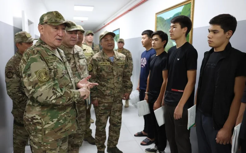 Министр обороны Казахстана проверил боевую готовность Шымкентского гарнизона